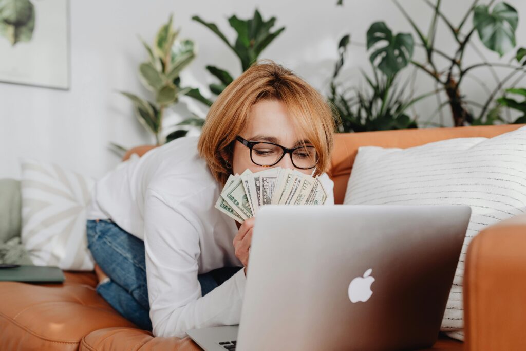 How to Save Money Fast: 10 Proven Tips 9 pexels karolina grabowska 5902939