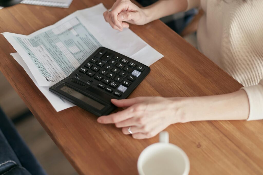 How to Save Money Fast: 10 Proven Tips 8 pexels mikhail nilov 6963030