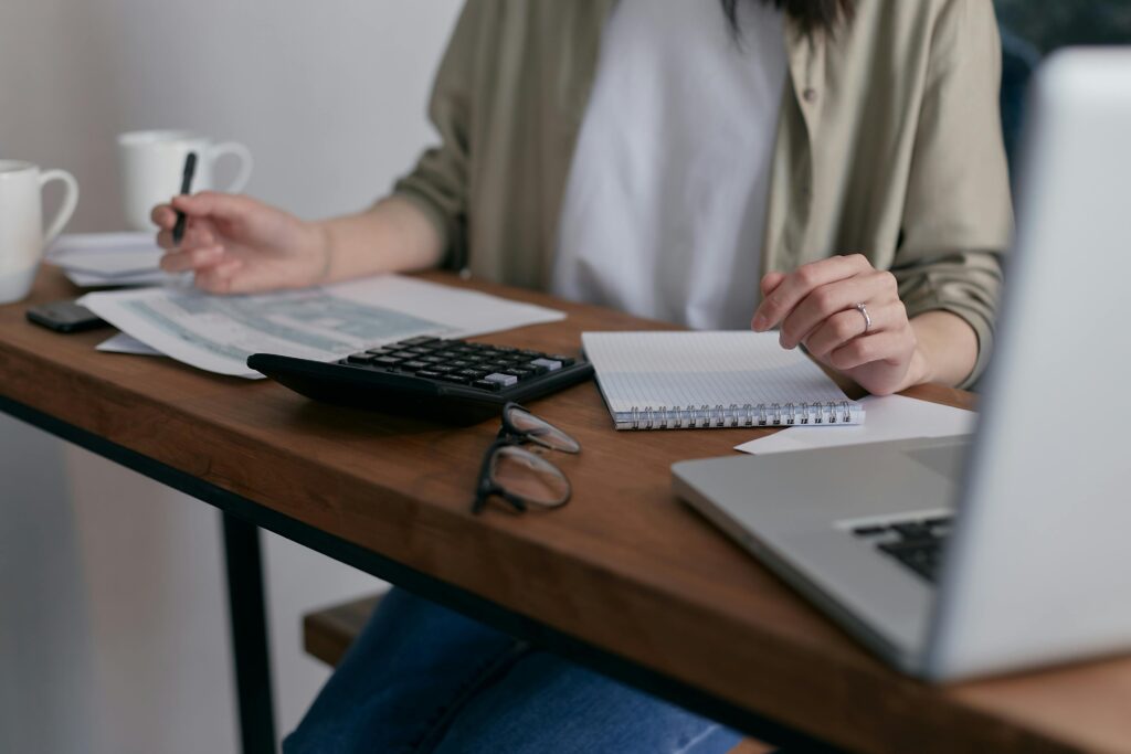 How to Save Money Fast: 10 Proven Tips 3 pexels mikhail nilov 6963857