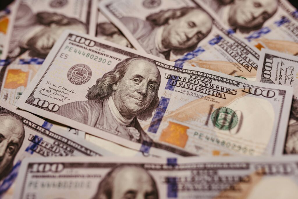 How to Stop Living Paycheck to Pay check: 2 pexels jonathanborba 14820471